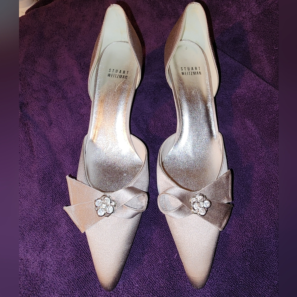 Pre-Loved Stuart Weitzman Silver Satin Heels with Rhinestone Flower, Size 9
